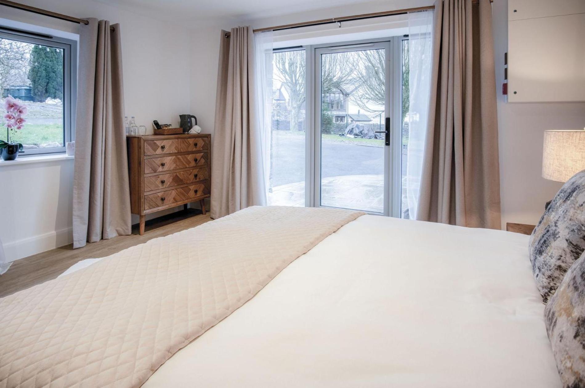 Suite 1 - Sleeping Giant Hotel - Pen Y Cae Inn Brecon Eksteriør billede