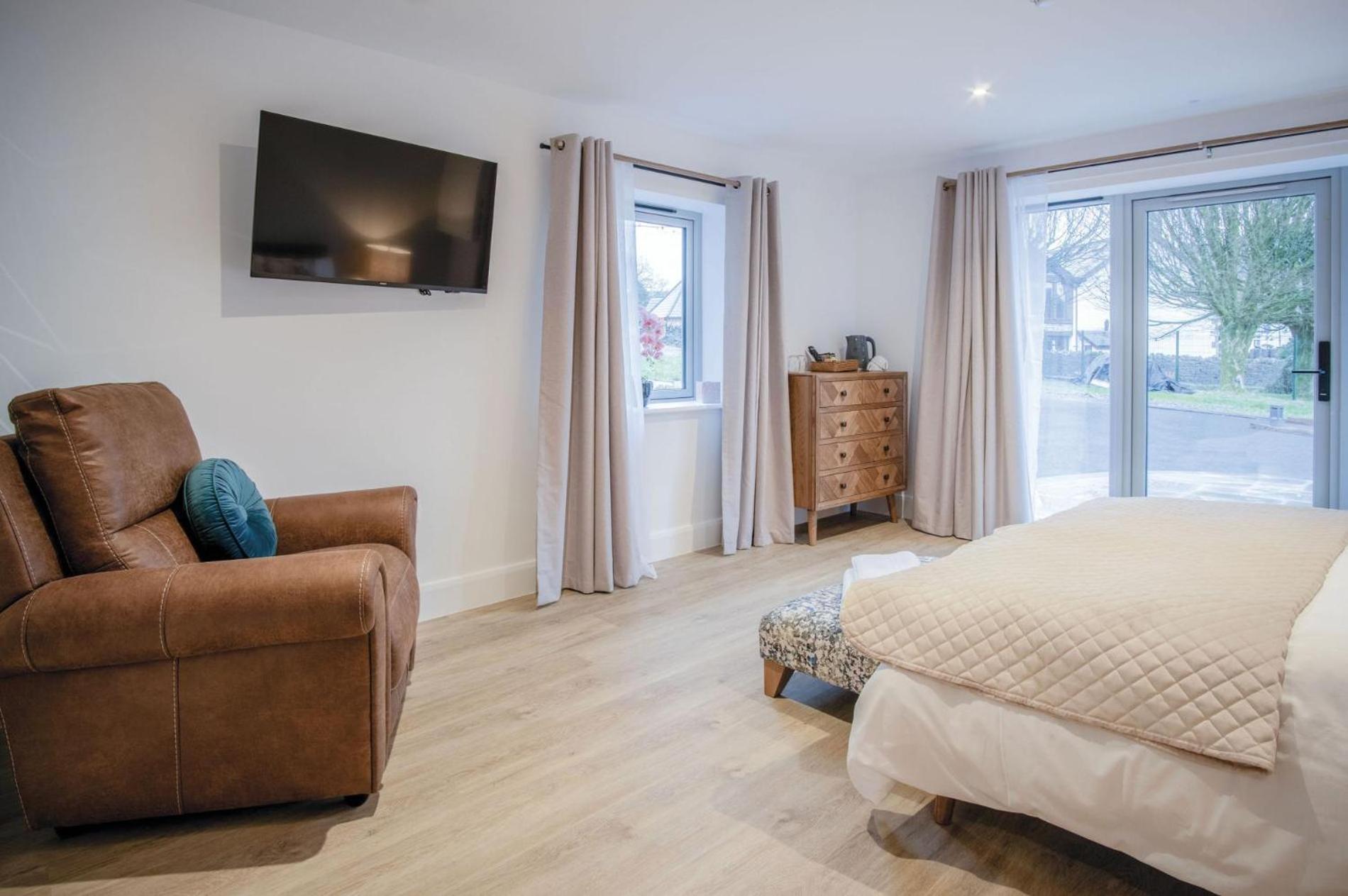 Suite 1 - Sleeping Giant Hotel - Pen Y Cae Inn Brecon Eksteriør billede