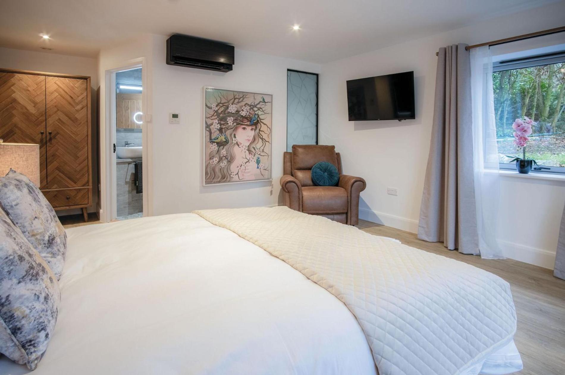 Suite 1 - Sleeping Giant Hotel - Pen Y Cae Inn Brecon Eksteriør billede